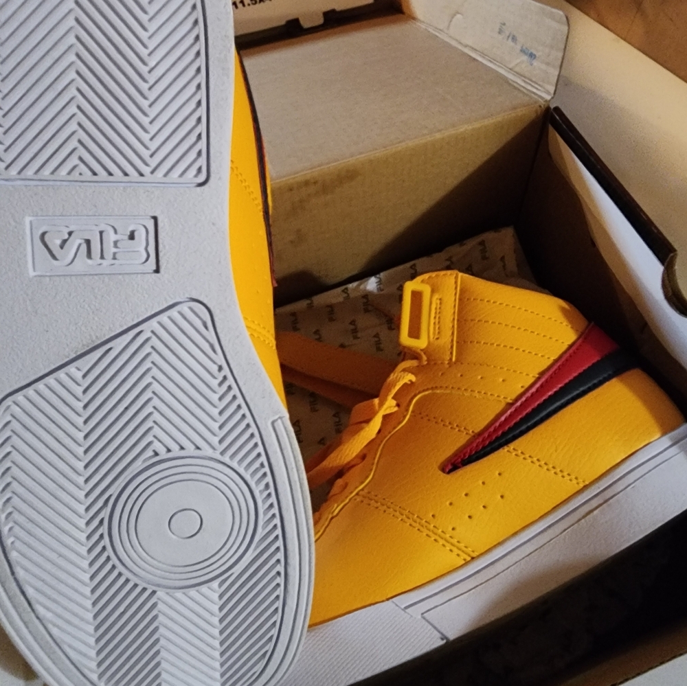 BRAND NEW...Kids sneakers size 4...Fila